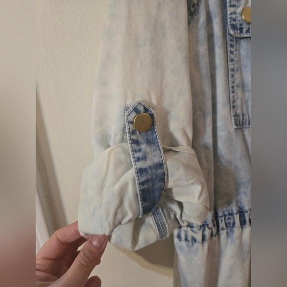 Chico's Acid Wash Lightweight Denim Dress Chico's Size 1/US Size Med/Size 8 - Picture 6 of 13